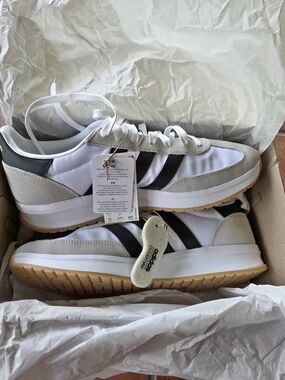 Adidas Women’s Run 70s 2.0